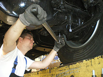 Doppelmuttern auf Drehmoment anziehen