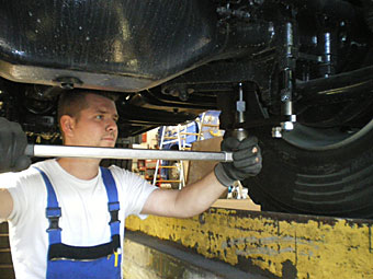 Schrauben auf Drehmoment anziehen
