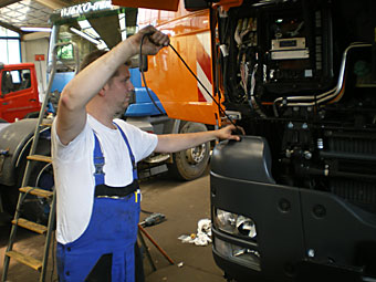 Kabel zum Sicherungskasten verlegen