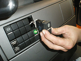 fahrzeugspezifischen Schalter einsetzen